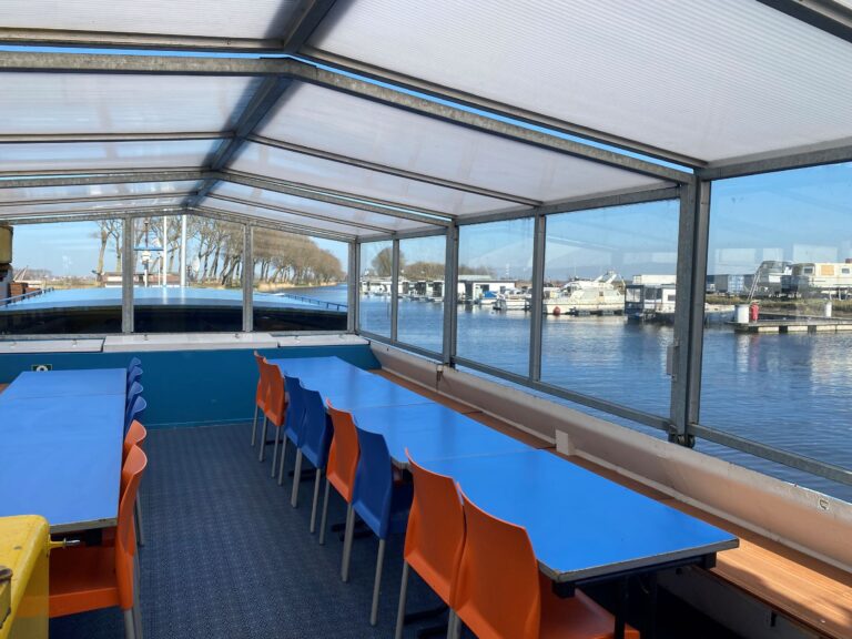 Logeerboot Karel Cogge logement groepen terras